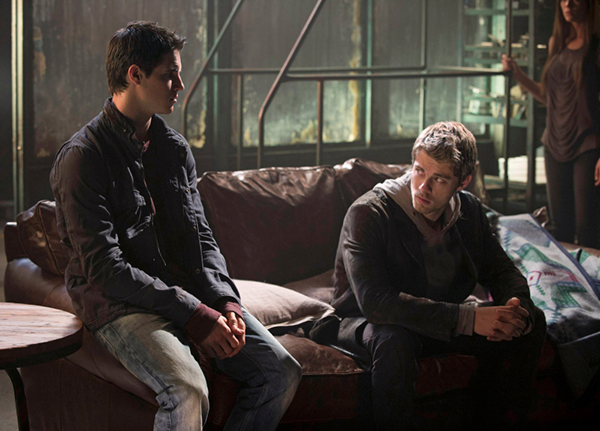 The Tomorrow People -- "Kill or Be Killed" -- Pictured (L-R): Robbie Amell as Stephen and Luke Mitchell as John -- Photo: Cate Cameron/The CW -- ©2013 The CW Network, LLC. All rights reserved.