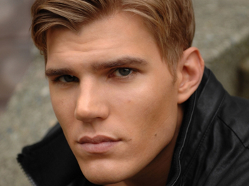 Photo Credit: Sergei Bachlakov/The CW Chris Zylka